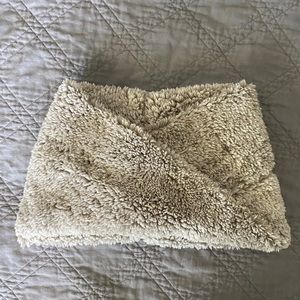 Sherpa infinity scarf